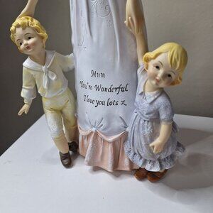 European‎ Figurine Mum Children Mom Wonderful 12 Inches Tall Lightweight Gift
